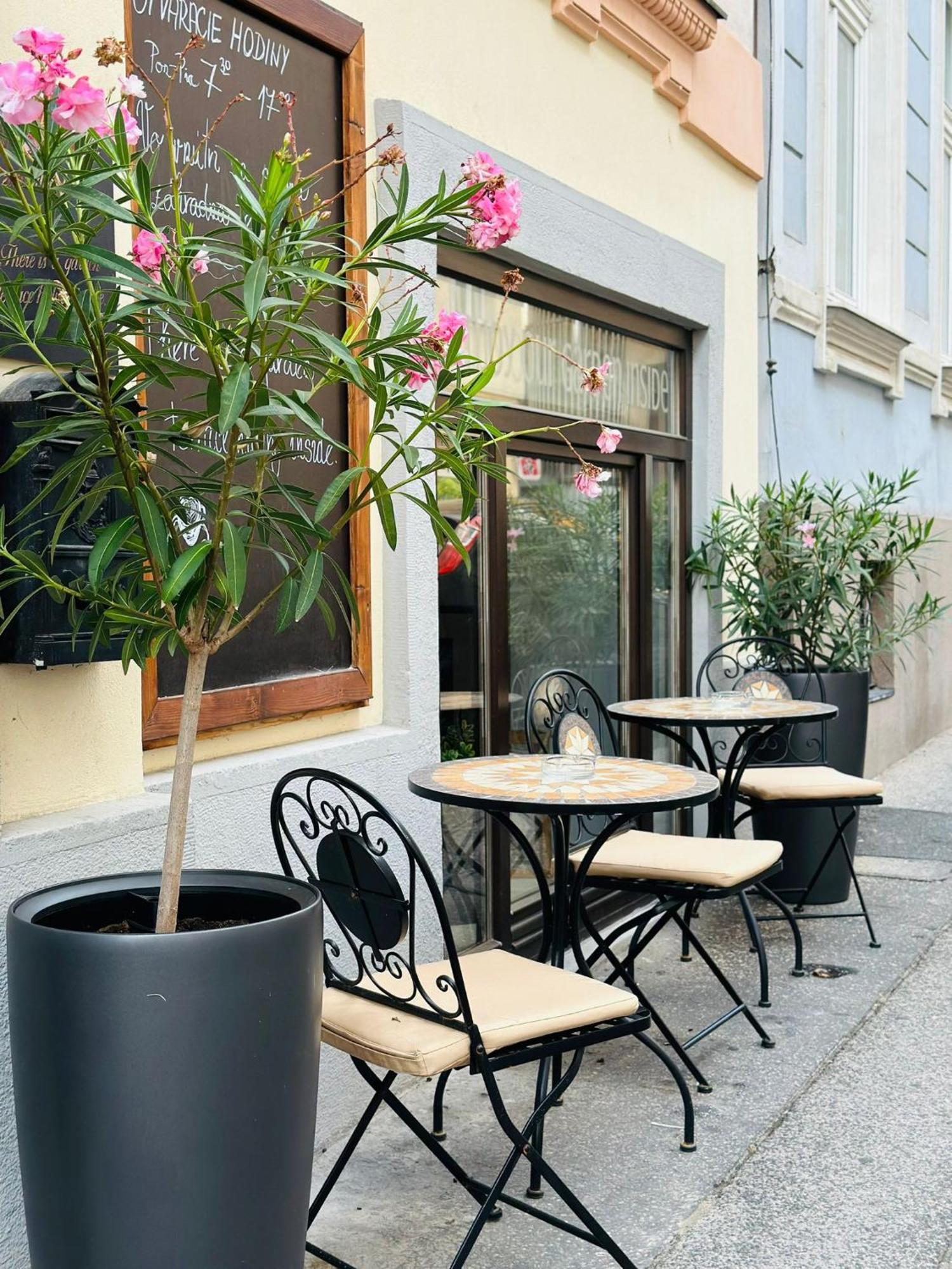 7Days B&B Bratislava Esterno foto